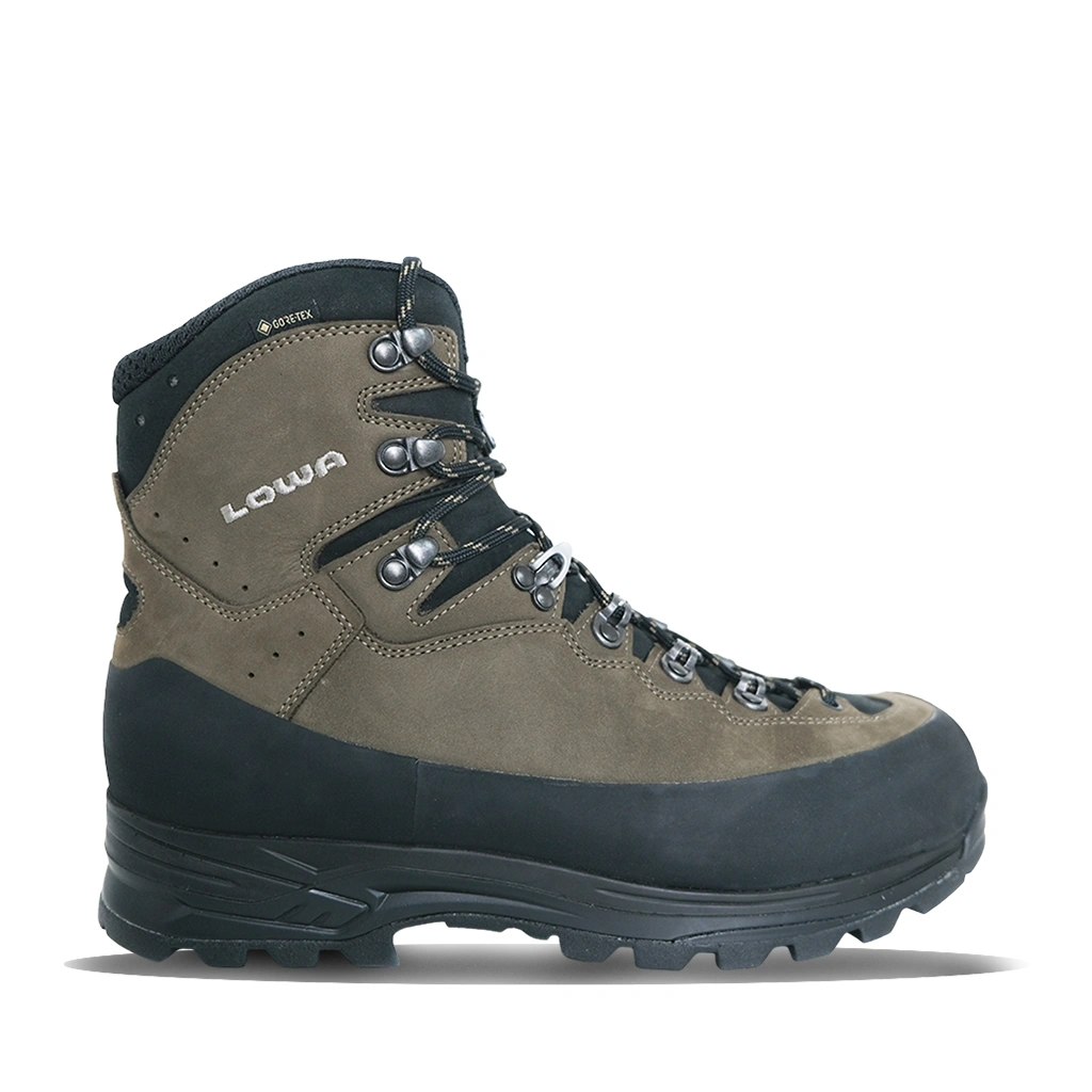 Highcountry Evo GTX: Dein Gipfelstürmer. Unbezwingbar. Unaufhaltsam. Abenteuer ruft.